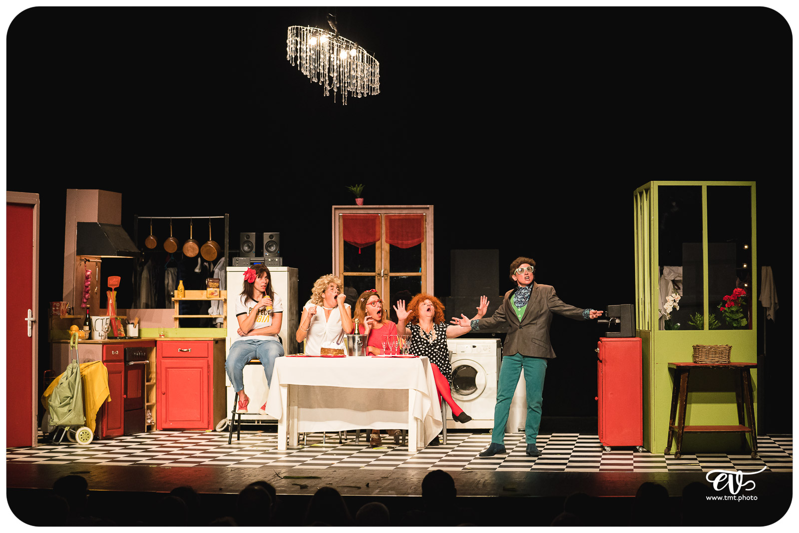 LES FEMMES SAVANTES (CIE DU DETOUR)